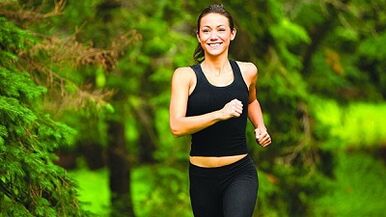 Ejercicio aeróbico para perder peso en el abdomen y los costados.